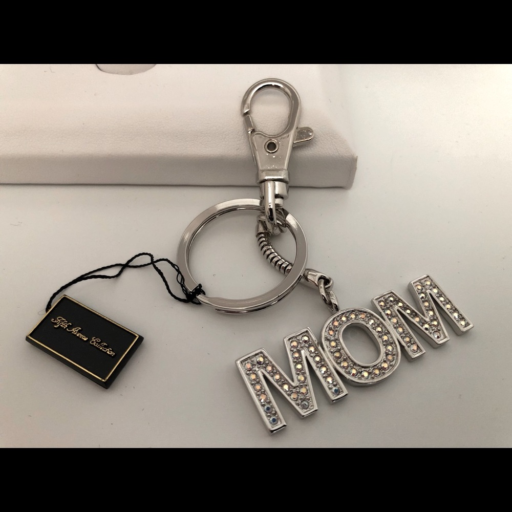 MOM silver keychain